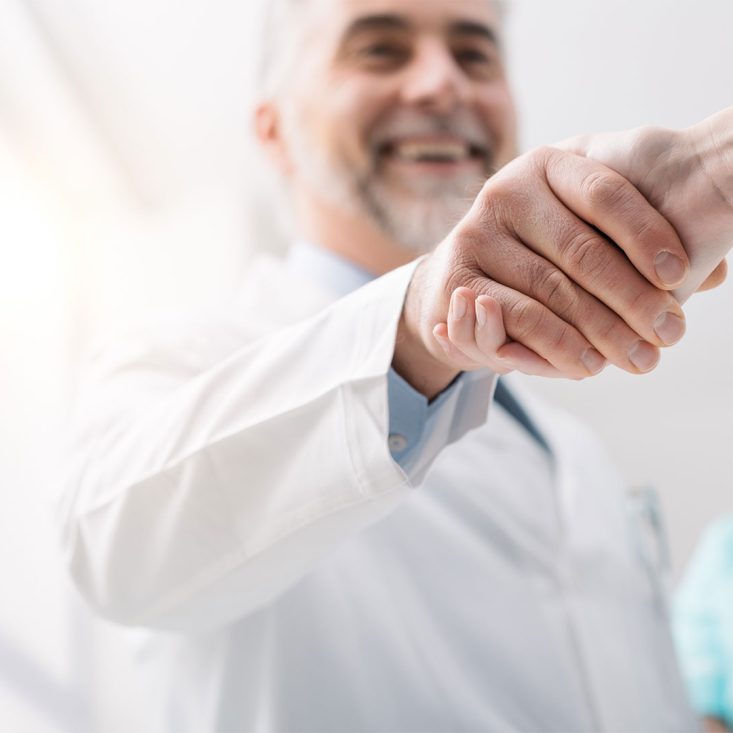 bg-doctor-handshake